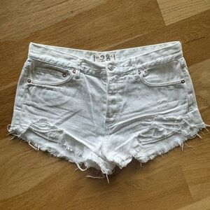 EUC Free People white denim cut off jean shorts size 28